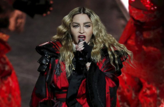 Madonna thua trong vụ kiện giữ vật dụng cá nhân