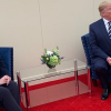 Khoảnh khắc Trump - Merkel không nhìn mặt nhau khi gặp ở Anh