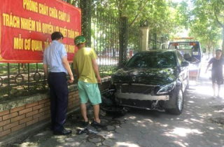 Nữ tài xế Mercedes tông cụ bà gãy chân: 'Không bỏ chạy'