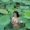 Thiếu nữ ngực trần chụp sen và loạt ảnh khiến dân mạng “nhức mắt”