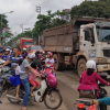Xe tải chở đất quá tải hoành hành tại Quảng Ninh