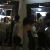 Cạy cửa thang máy giải cứu nhiều người mắc kẹt bên trong chung cư Hà Nội