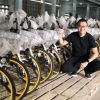 Người đàn ông Myanmar mua 10.000 xe đạp tặng học sinh nghèo