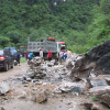 Hơn 30 m3 đá chắn ngang quốc lộ ở Nghệ An
