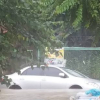 Hà Nội mưa lớn, nhiều tuyến phố ngập sâu