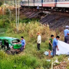Tàu hỏa húc văng taxi ở Quảng Ngãi, 2 người chết