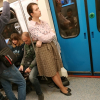 Yêu cầu được ngồi ghế trên tàu điện bị từ chối, cô gái tụt váy khiến hành khách kinh hãi