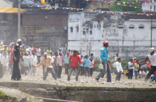 Hơn 400 người bị thương trong lễ hội ném đá tại Ấn Độ