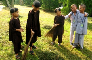 Ý nghĩa các chỏm tóc trên đầu chú tiểu