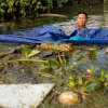 Người dân Hà Nội 'sống chung' với rác, gia cầm trong ngập lụt