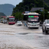 Ảnh: Mưa lớn kéo dài, quốc lộ 18 qua Quảng Ninh biến thành sông