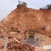 Nguy cơ sạt lở hàng loạt ngôi mộ do khai thác đất: Chính quyền địa phương bất lực
