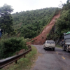 Sạt lở đất lấp quốc lộ ở Sơn La, vùi 2 người tử vong ở Lào Cai