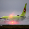 Máy bay Nga chở 150 khách thoát hiểm trong gang tấc