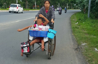 Sống bám trên trẻ khuyết tật: Ngồi không kiếm 5 - 7 triệu đồng/ngày