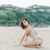 MC Phương Mai khoe vóc dáng nóng bỏng với bikini trên bờ biển