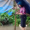 Lời khuyên gửi nữ chủ tịch phường mặc váy đi kiểm tra ngập lụt