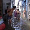 “Ốc đảo” xuất hiện giữa Sài Gòn sau trận mưa như trút