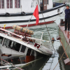 Tàu du lịch bị chìm tại cảng quốc tế Tuần Châu