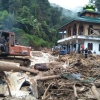 Lũ quét phá hủy trường tiểu học Indonesia, 29 học sinh bị cuốn trôi