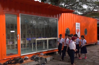 Thư viện làm từ container 40 feet trong trường học ở Hậu Giang