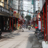 Cận cảnh tuyến phố “đồng phục cột đỏ” có 1 không 2 ở Hà Nội