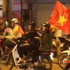 Cổ động viên đổ ra đường mừng chiến thắng của tuyển Việt Nam