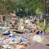 Chợ tạm thành bãi rác khổng lồ bên sông Tô Lịch