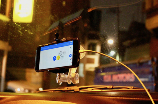 Bi hài cựu giảng viên chở khách say rượu kiếm thêm thu nhập