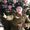 Kim Jong Un cười tươi xem các nữ quân nhân múa hát