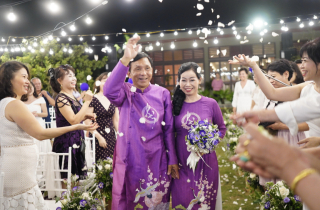 Xúc động tình cảm của cặp vợ chồng gặp được nhau nhờ...con gái "tuyển" chồng cho mẹ