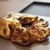 Thợ săn kho báu tìm thấy cục vàng lớn nhất Vương quốc Anh