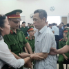 Tòa trả hồ sơ vụ cựu bí thư Bến Cát, người thân vỗ tay reo hò