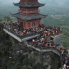 Hàng chục nghìn người tham quan chùa Tam Chúc