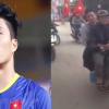 Thủ môn U23 Việt Nam rời ôtô sang để ngồi xe máy cũ với bố về nhà