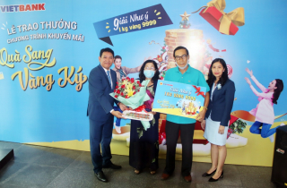 Vietbank trao giải 1kg vàng cho khách hàng trúng giải đặc biệt “Quà sang – Vàng ký”