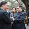 Những cử chỉ khiêm nhường của ông Kim Jong-un ở Trung Quốc