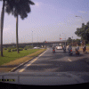 Video: \'Ninja Lead\' dừng dưới bóng râm chờ đèn đỏ, suýt bị ô tô đâm