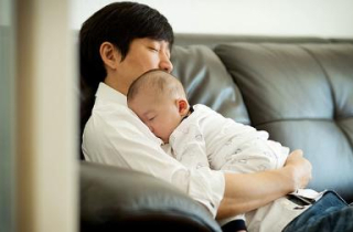 Vợ cũ thường nói dối con ốm để lấy tiền của tôi