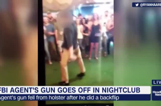 Video nhân viên FBI nhảy sung đến nỗi súng cướp cò trong quán bar