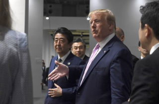 Ông Trump mời ông Kim Jong-un tới khu phi quân sự để bắt tay