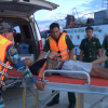 Vượt sóng lớn cấp cứu thuyền viên bị bệnh nặng trên biển