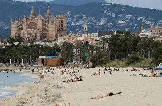 Tây Ban Nha chuẩn bị đón hơn 10.000 du khách