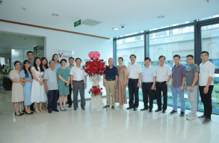 Chủ tịch HĐTV Petrovietnam chúc mừng Công ty CP Truyền thông Thời Mới và Năng lượng Việt