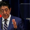 Văn hóa 'làm việc đến chết' đe dọa Thủ tướng Abe
