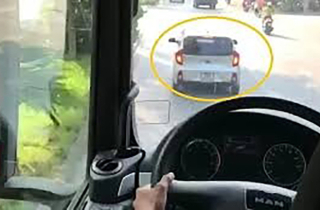 Tài xế không nhường đường xe chữa cháy