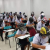 Bức ảnh sinh viên Thái Lan đội mũ bảo hiểm trong phòng thi gây xôn xao