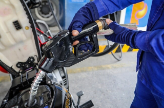 Giá xăng dầu tăng vào ngày mai 25.9?