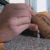 Thanh niên viết chữ trên khoai tây kiếm trăm triệu mỗi tháng