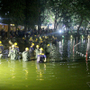 200 công nhân trắng đêm nạo vét hồ Hoàn Kiếm